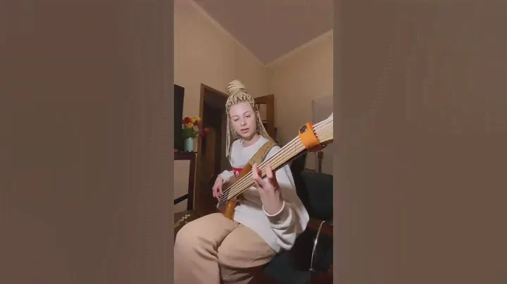 The bass riff EVERY bass player should learn #PlayerOfTheWeek